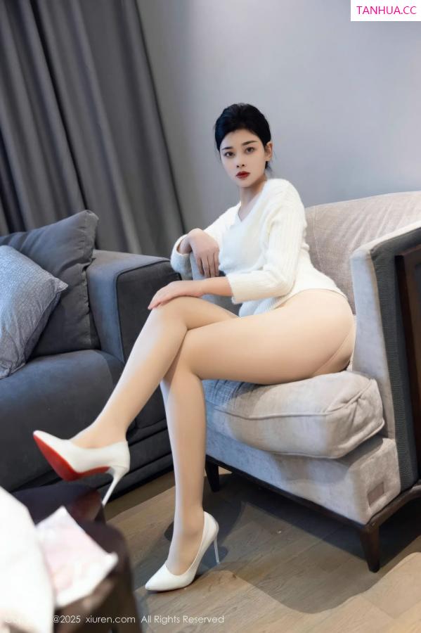  [XiuRen]高清写真图 2025.11.14 No.10986 徐清妍 肉色丝袜第18张图片